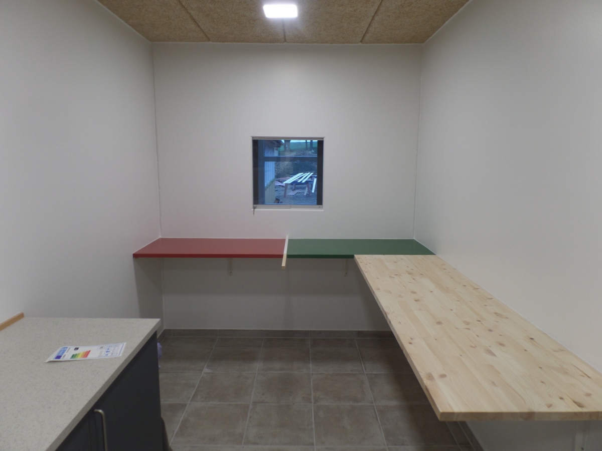 Staldbyggeri med badefaciliteter - bordplader